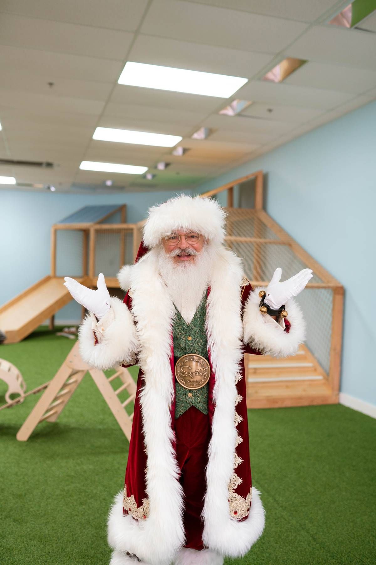 Santa Minis at Little Leaf Play Studio