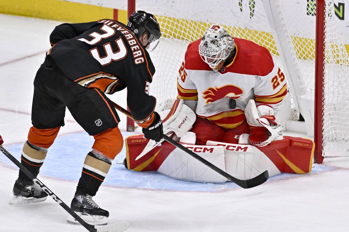 Calgary Flames at Anaheim Ducks at Honda Center