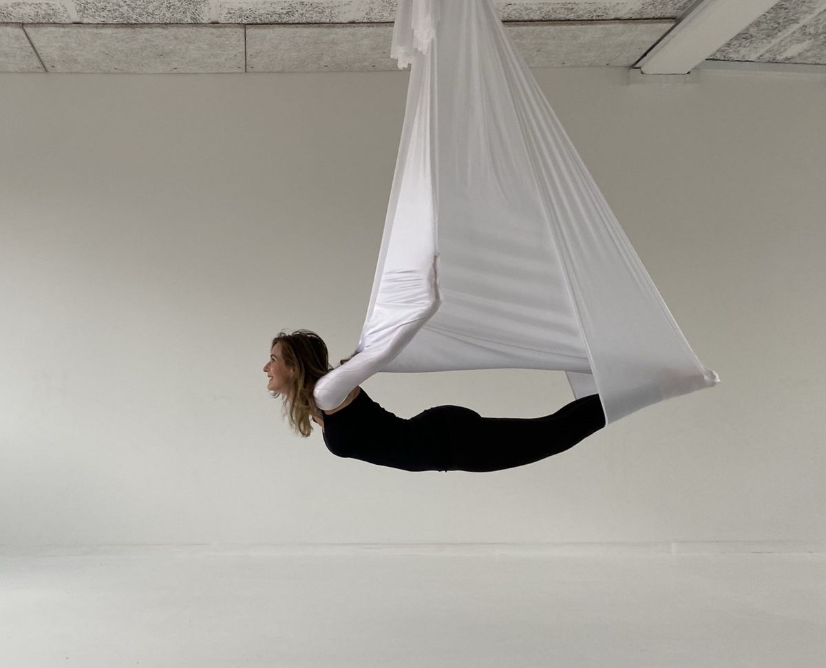 Aerial Yoga Intro \u2013 workshopforl\u00f8b med Sisse Siegumfeldt p\u00e5 THE REHAB Kbh. V.