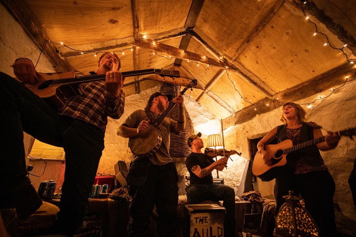 Auld Reekie String Band at Bowlers Rest - Christmas Miracle 