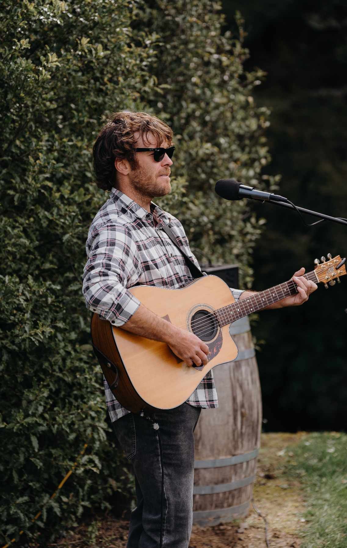 Live Music at Smithy's - Robert Glen with Canyon Brewing Pop-up!