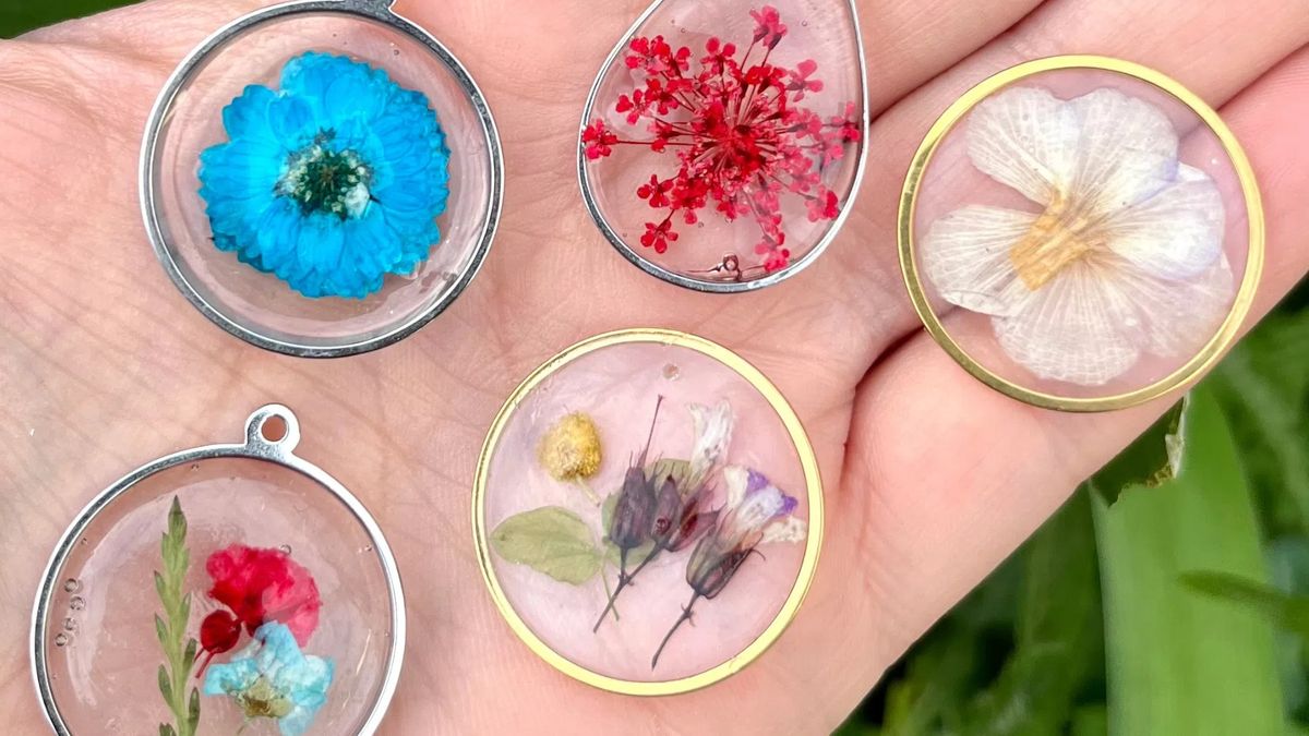 Resin and Flowers Jewellery Workshop