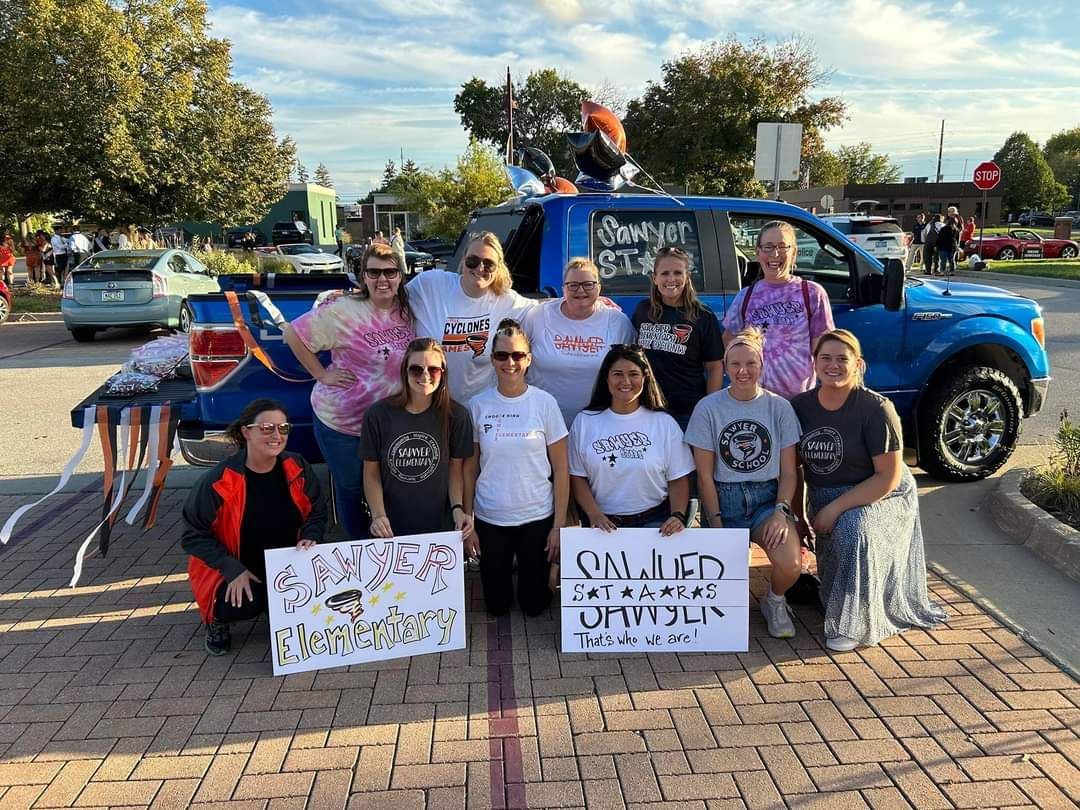 Sawyer Elementary in the Homecoming Parade!