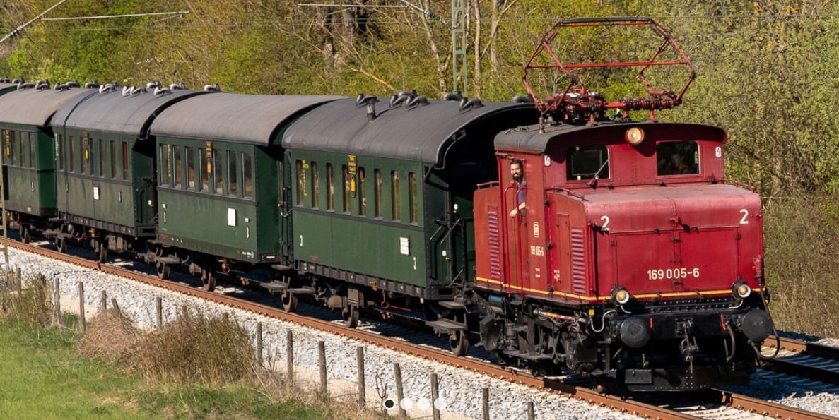 Im Museumszug von M\u00fcnchen in den Bahnpark