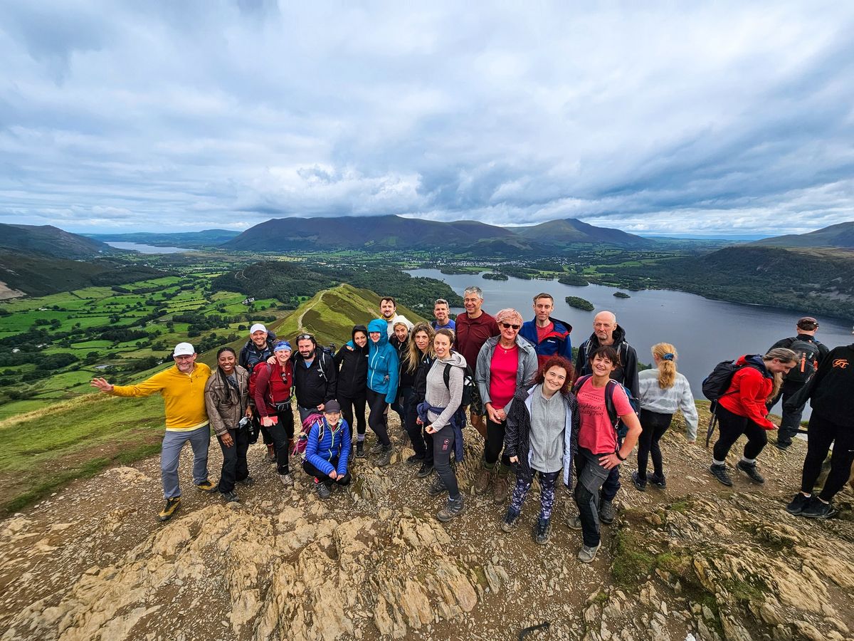 The Lake District PARTY trip No car needed - rural Mansion on Lake Derwent