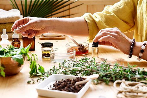 Advanced Medicine Making: Herbal Tinctures, Oils, and Salves