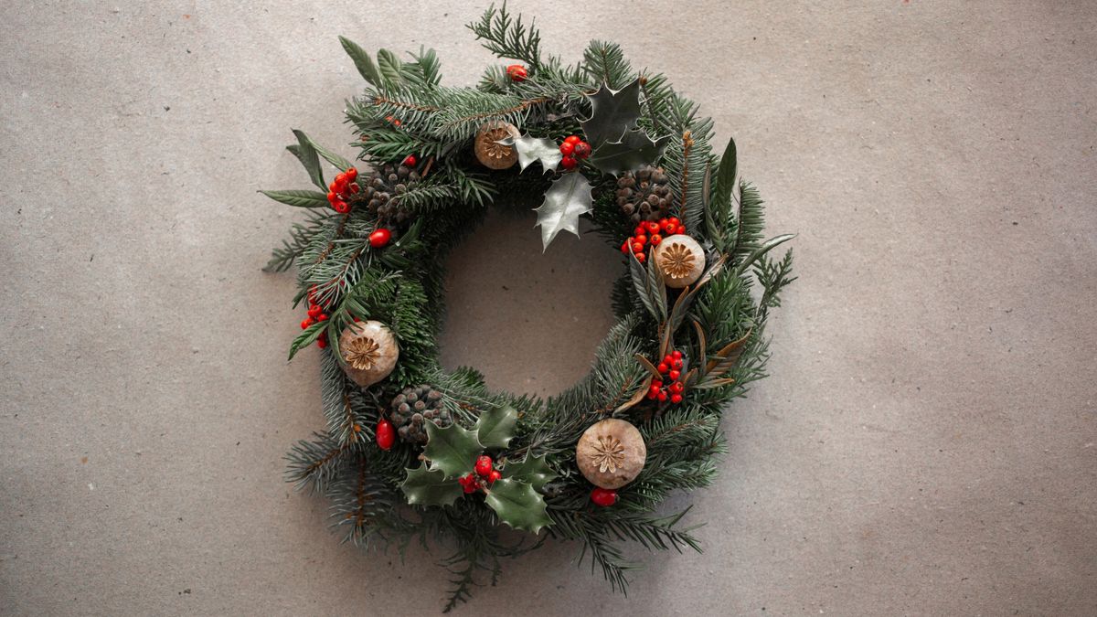 Christmas Wreath Making At Yolk Farm