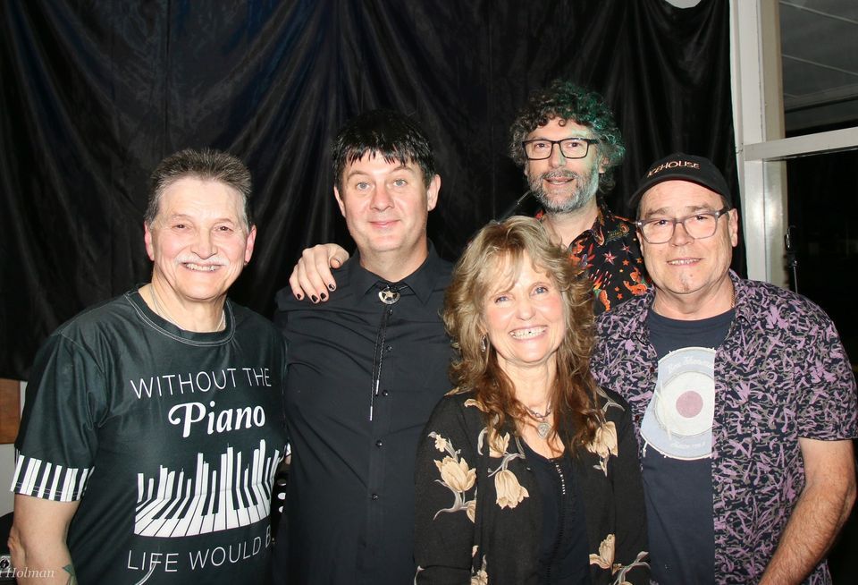 THE RETROSPECT`S @ Six Degrees