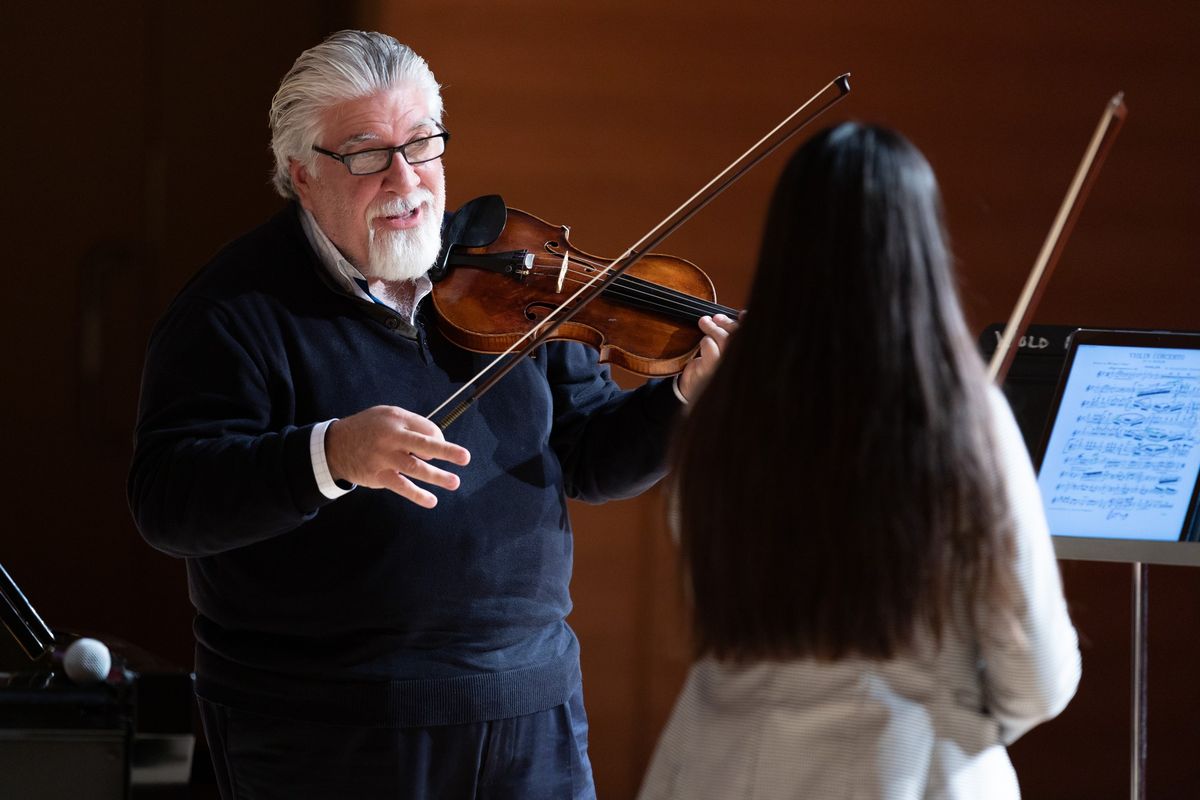 Violin Master Class with Andr\u00e9s C\u00e1rdenes