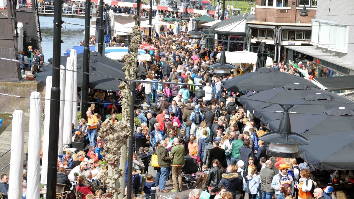 1000 stands op Koningsdag markt Helmond 