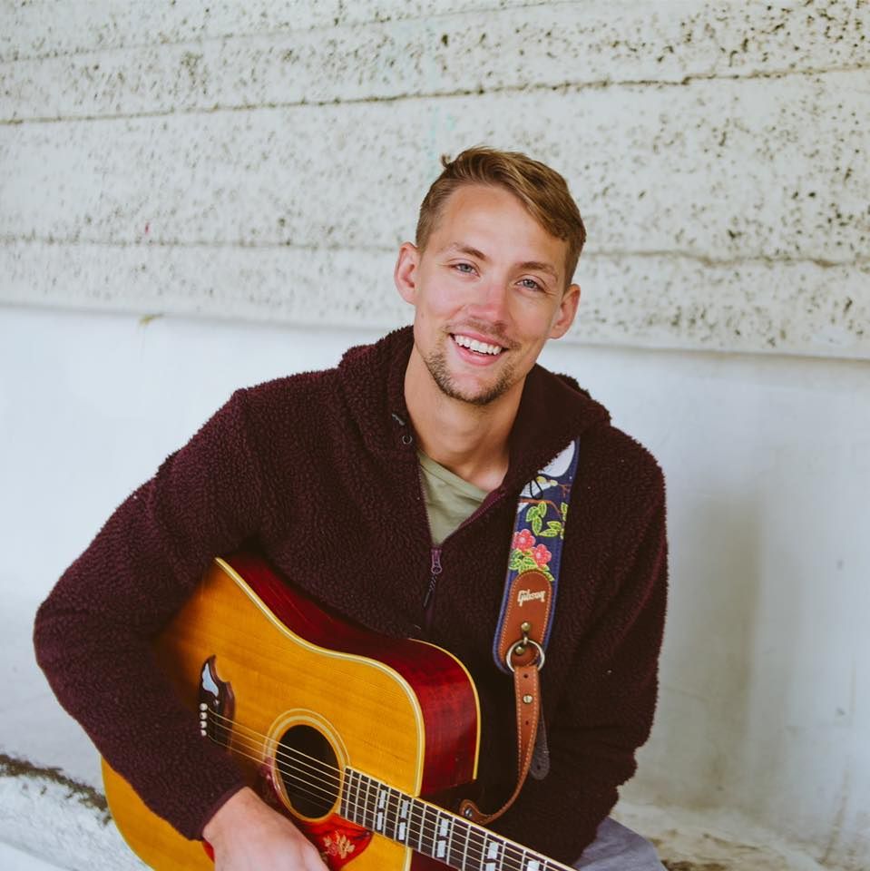 Live Music: Andrew Dahle 