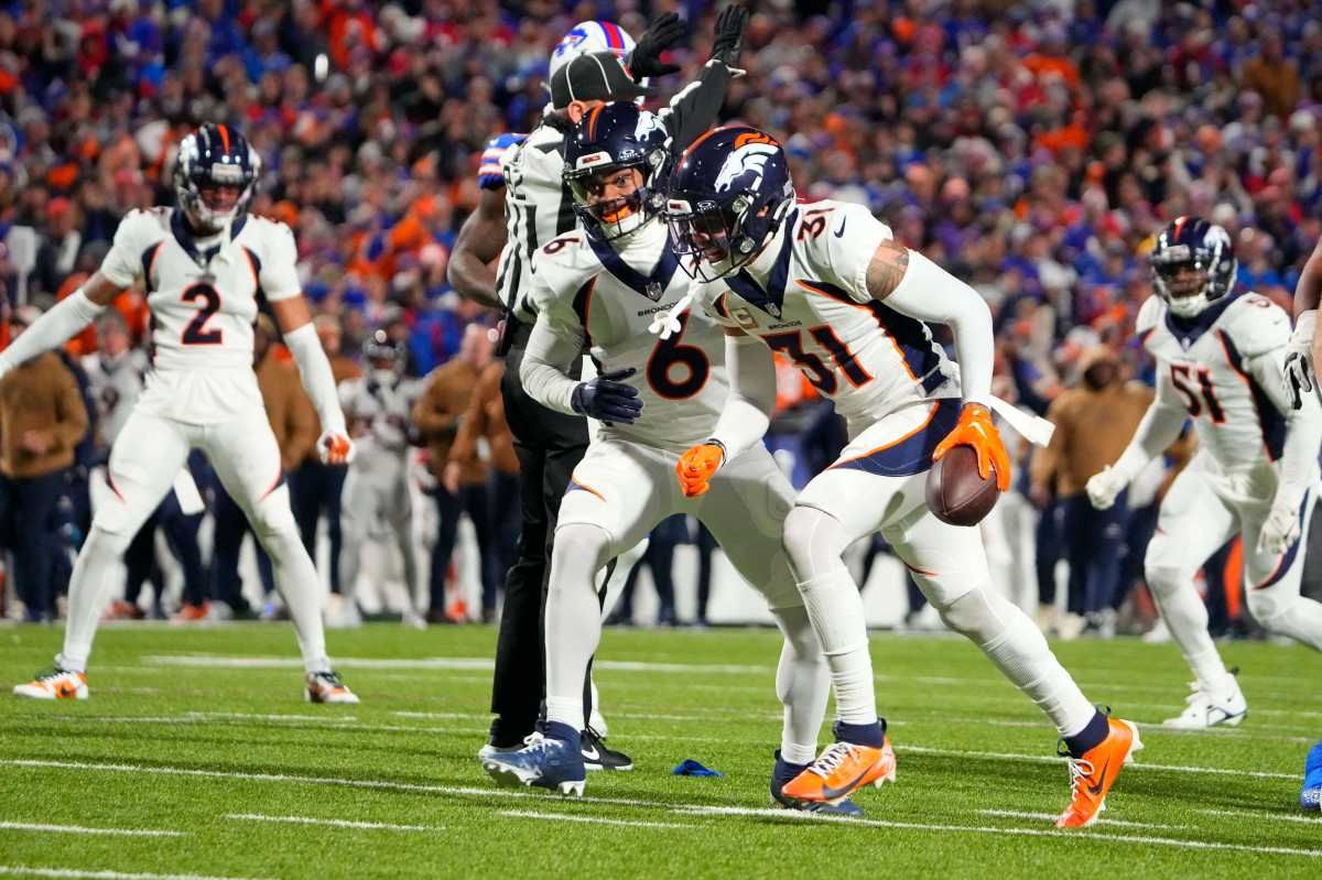 Parking Denver Broncos at Philadelphia Eagles