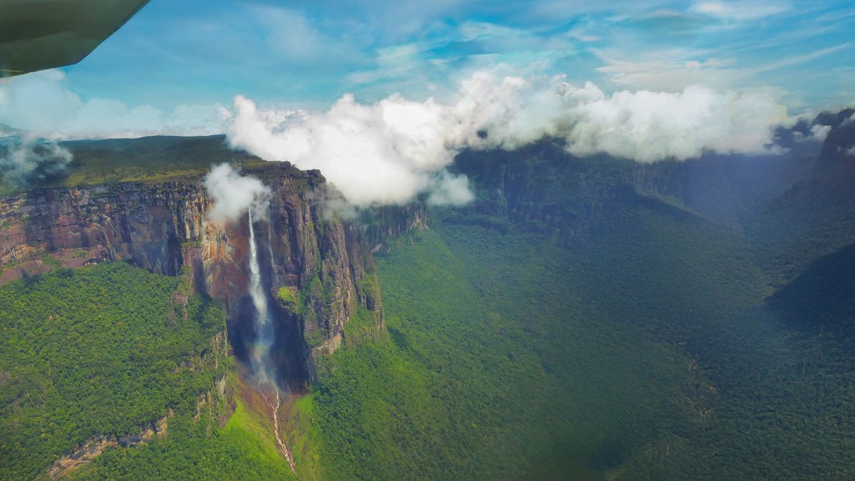 VENEZUELA - Lost World - Live Reportage