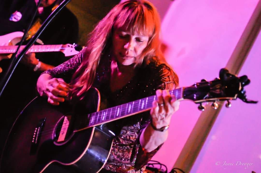 Friday, 10\/25 - Live Music by Lorelei on the Rocks - 7:30pm-10:30pm