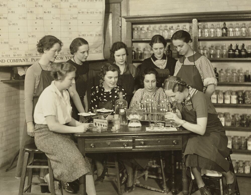 Women in Chemistry Tour