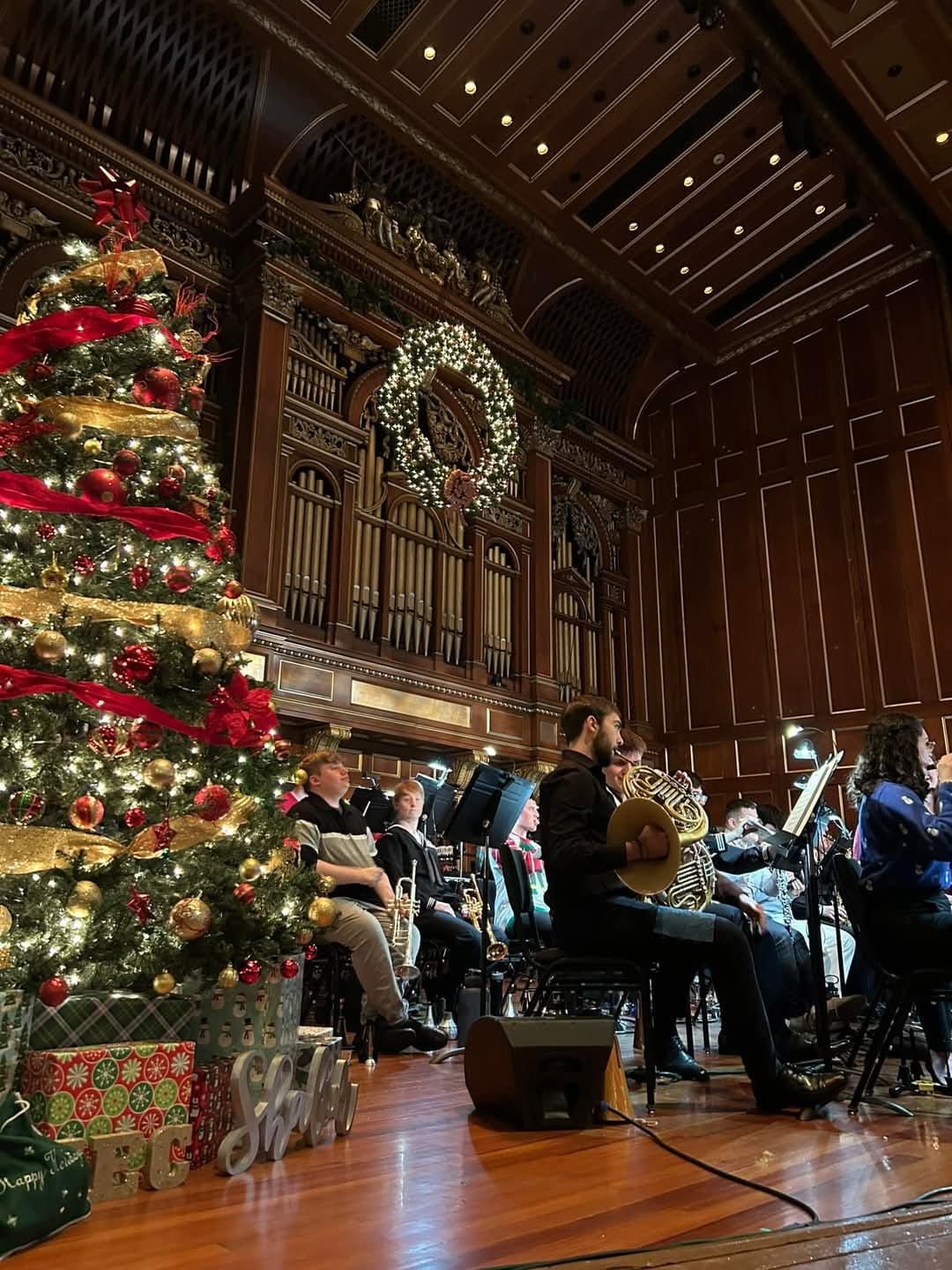 NEC Chamber Singers, Symphonic Winds, Navy Band Northeast: Into the Holidays!