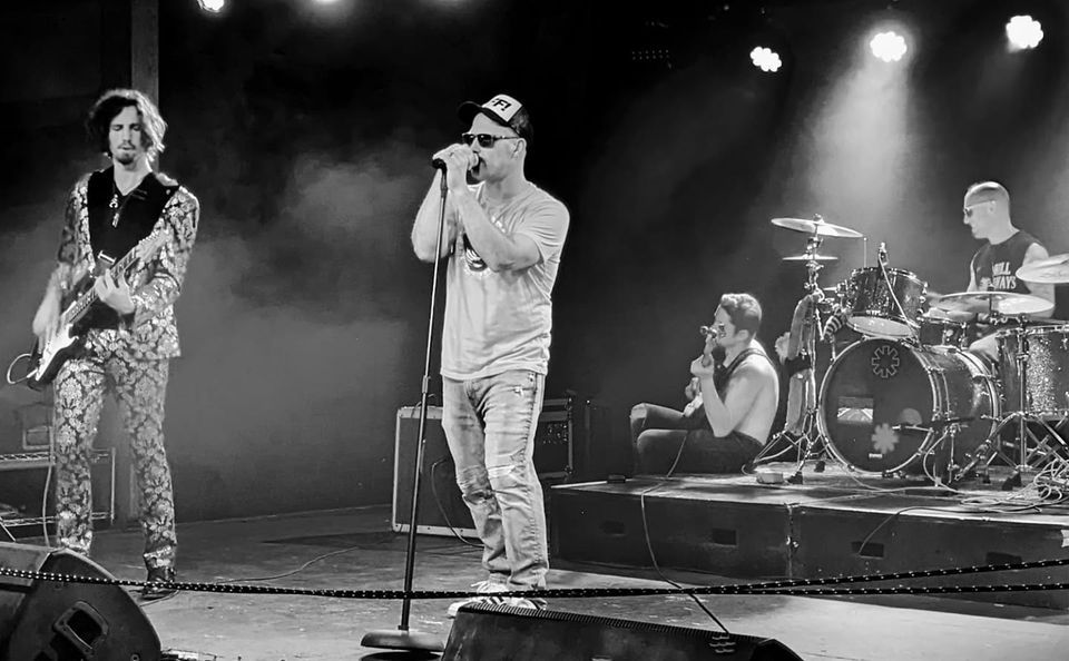 Reds Hot Chili Peppers Back at the Bird! Oconomowoc, WI, Thirsty Bird Saloon, Oconomowoc, 14