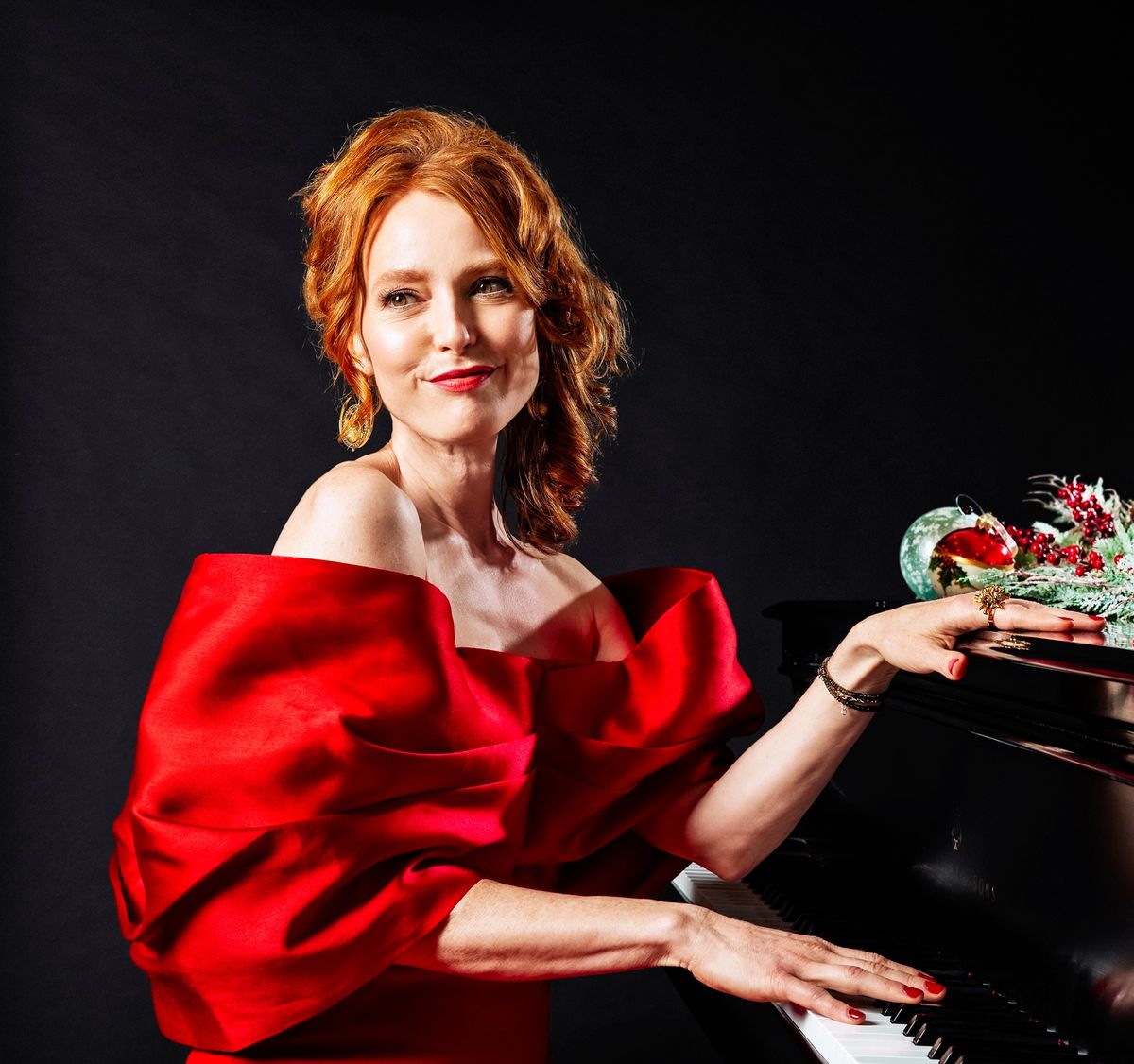 Natalie's and Celebrity Etc. presents: Spending Christmas with Alicia Witt