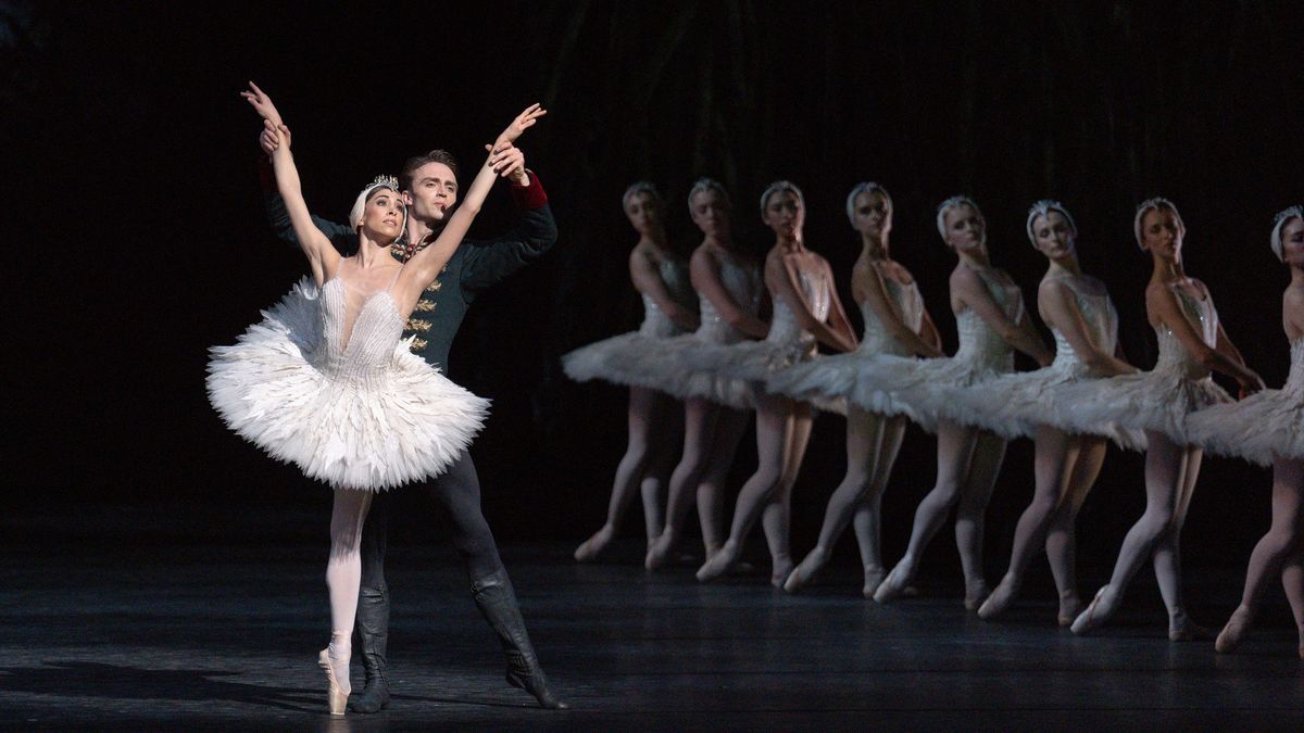 THE ROYAL BALLET  - SWAN LAKE\t