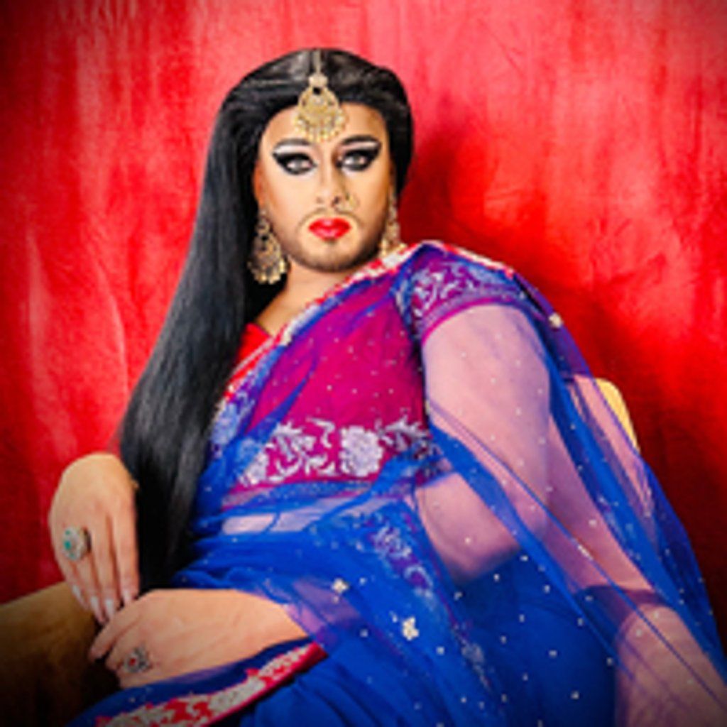 Lady Bushra - Saree About It