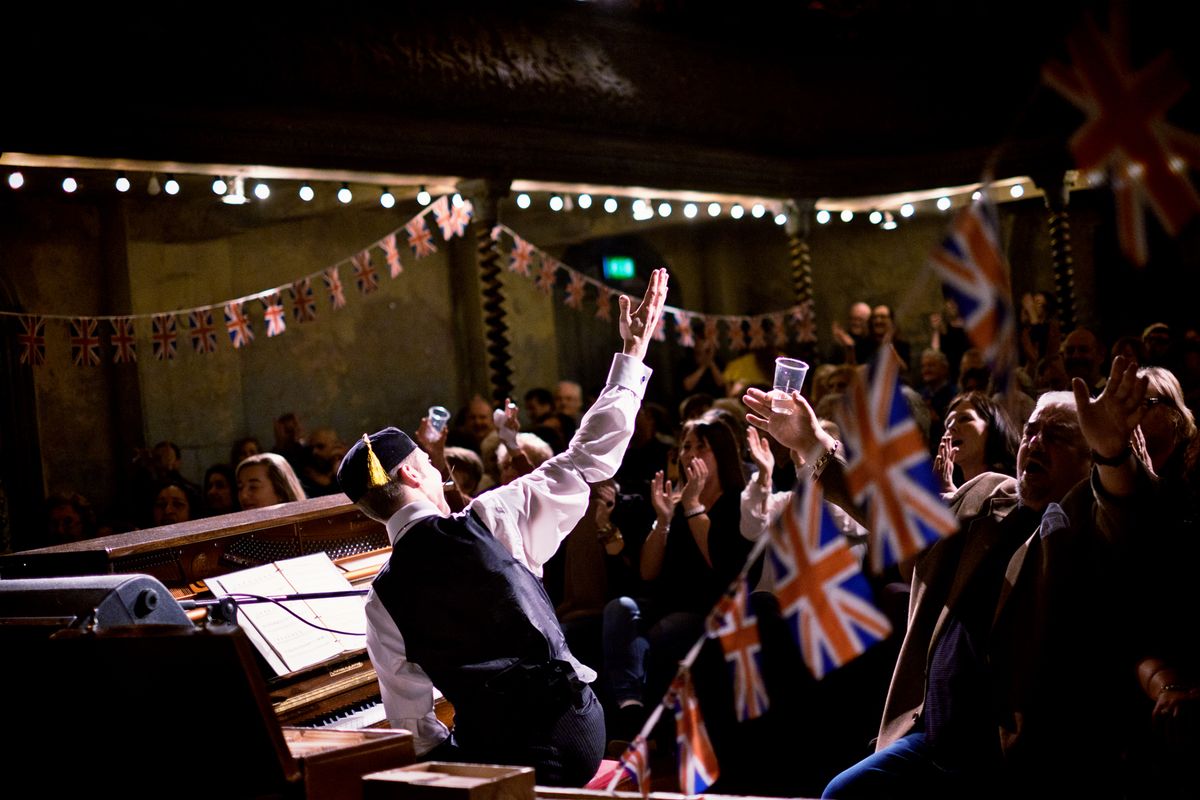 Carradine's Cockney Sing-a-Long - Live at Steam Town