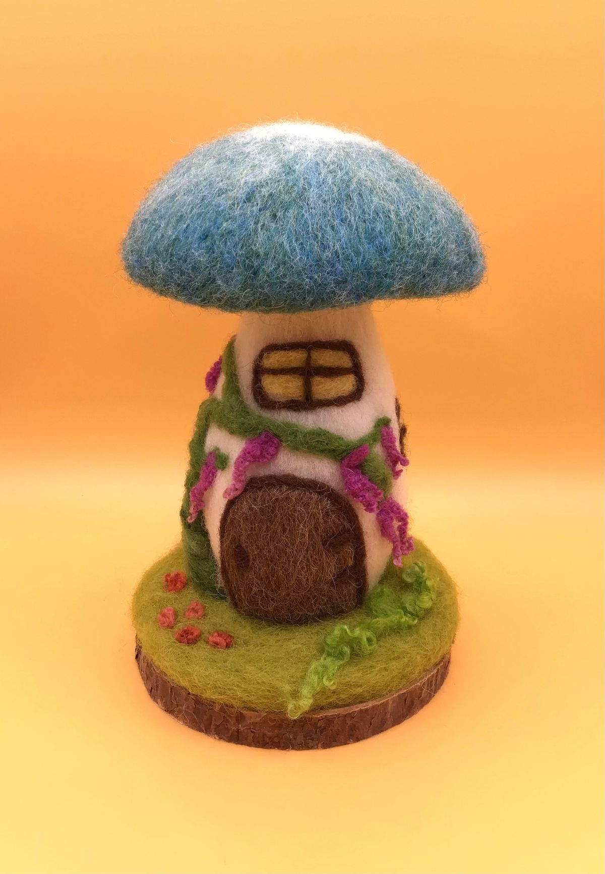 \u00a325 Needlefelt a Fairy House