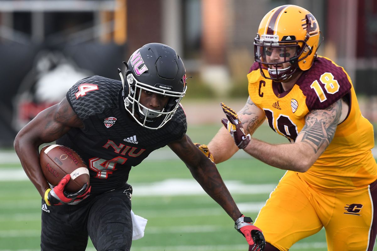 Central Michigan Chippewas at Northern Illinois Huskies Football