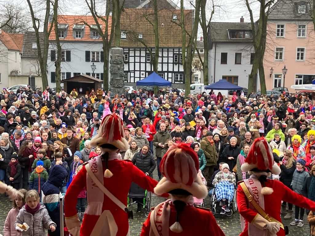 Biwak der KG Gerresheimer B\u00fcrgerwehr - "...das wohl sch\u00f6nste Biwak am Niederrhein ... " 