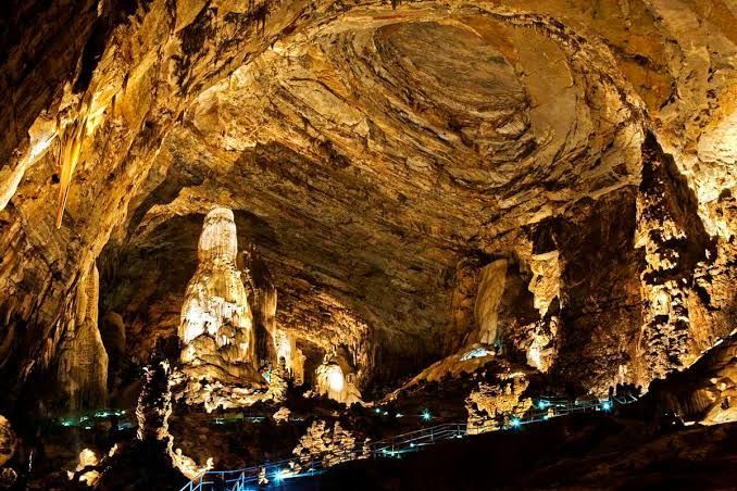 Explorando las grutas de Cacahuamilpa y Taxco