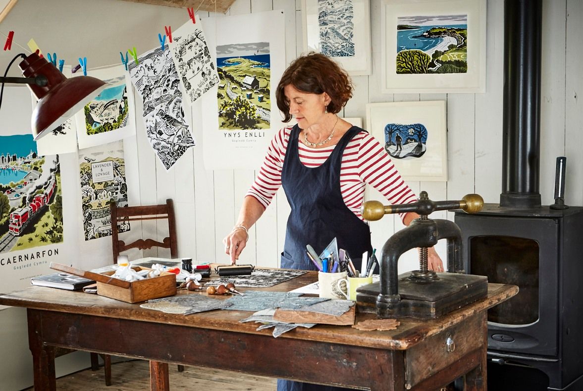 Gweithdy Torri a Gwneud Printiau Leino \/ Lino Cutting and Printmaking Workshop - Callie Jones