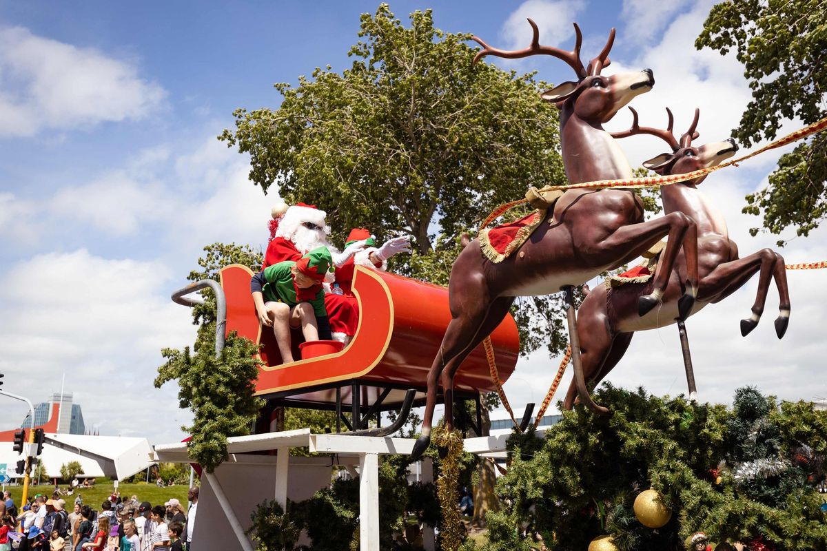 A Very Palmy Christmas Parade