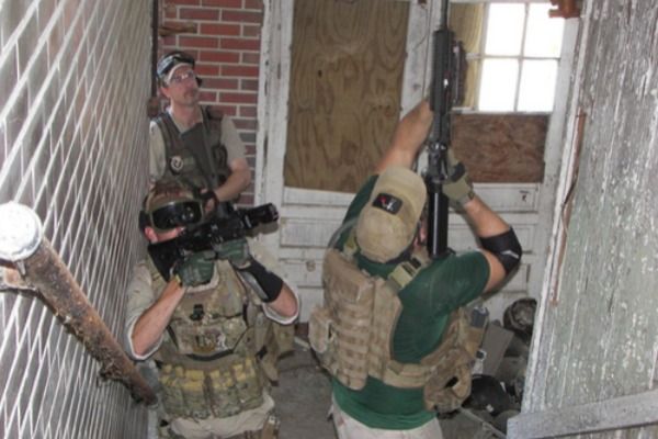 Fighting in Structures \/ CQB  