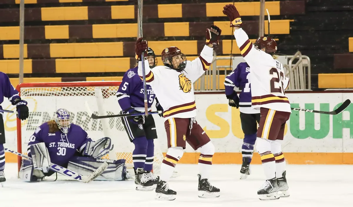 St. Thomas Tommies at Minnesota Duluth Bulldogs Womens Hockey