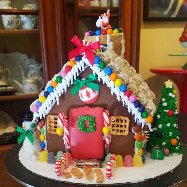 Decorate a Winter Gingerbread House at Home