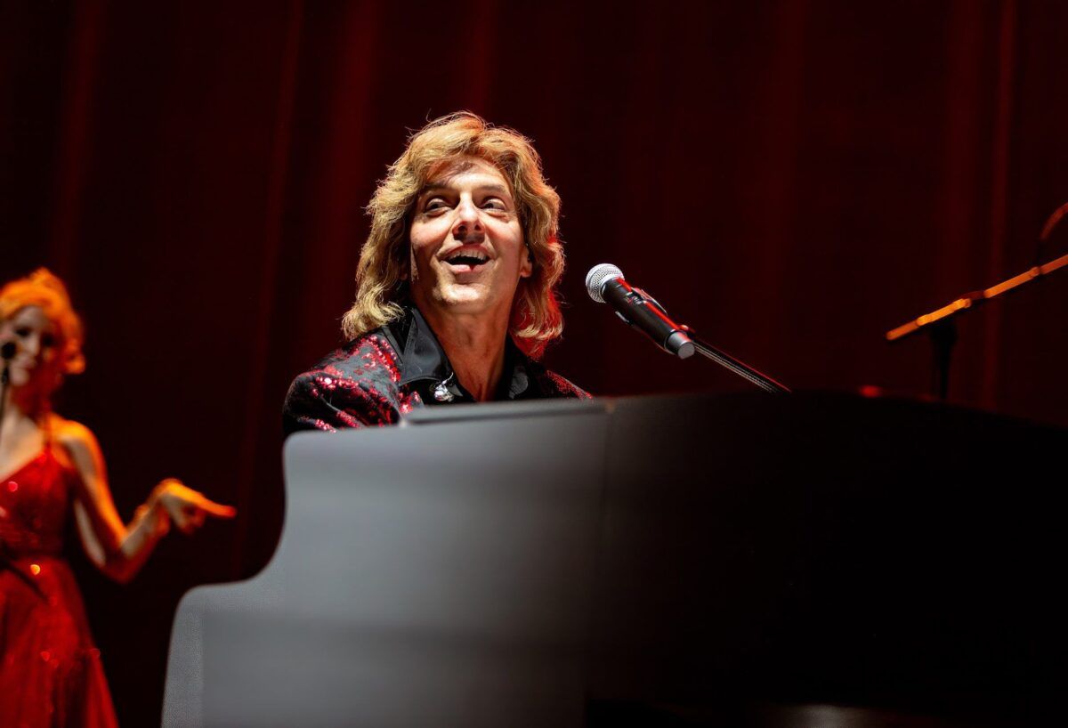 Daybreak - Tribute to Barry Manilow