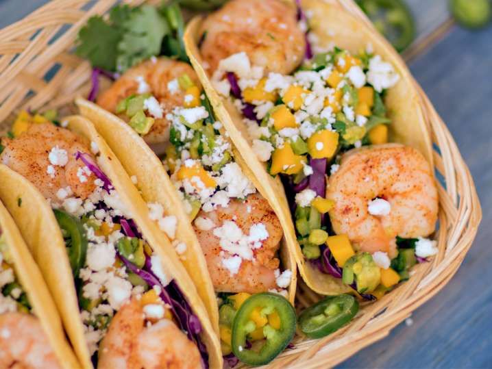 Make Shrimp Tacos with Mojito Magic\t