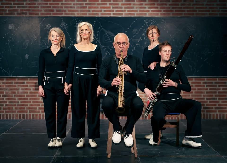 Teater, bakskuld og bal