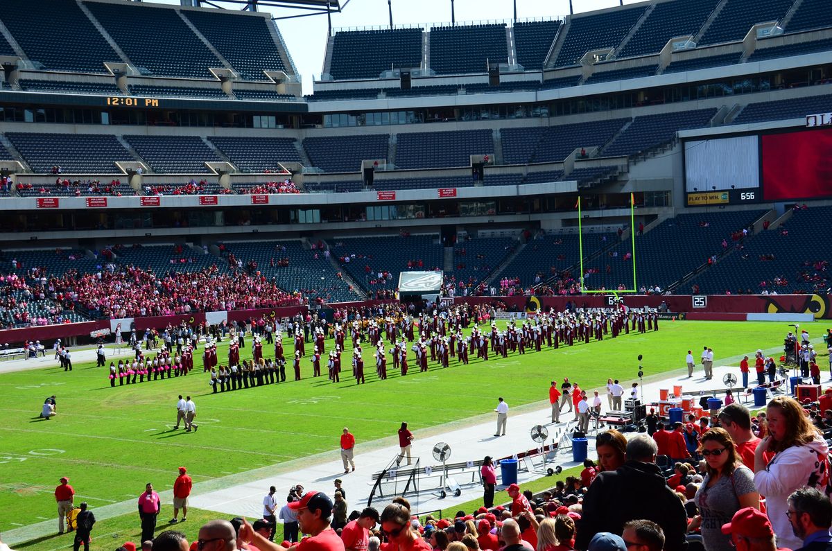 UConn Huskies at Temple Owls Football