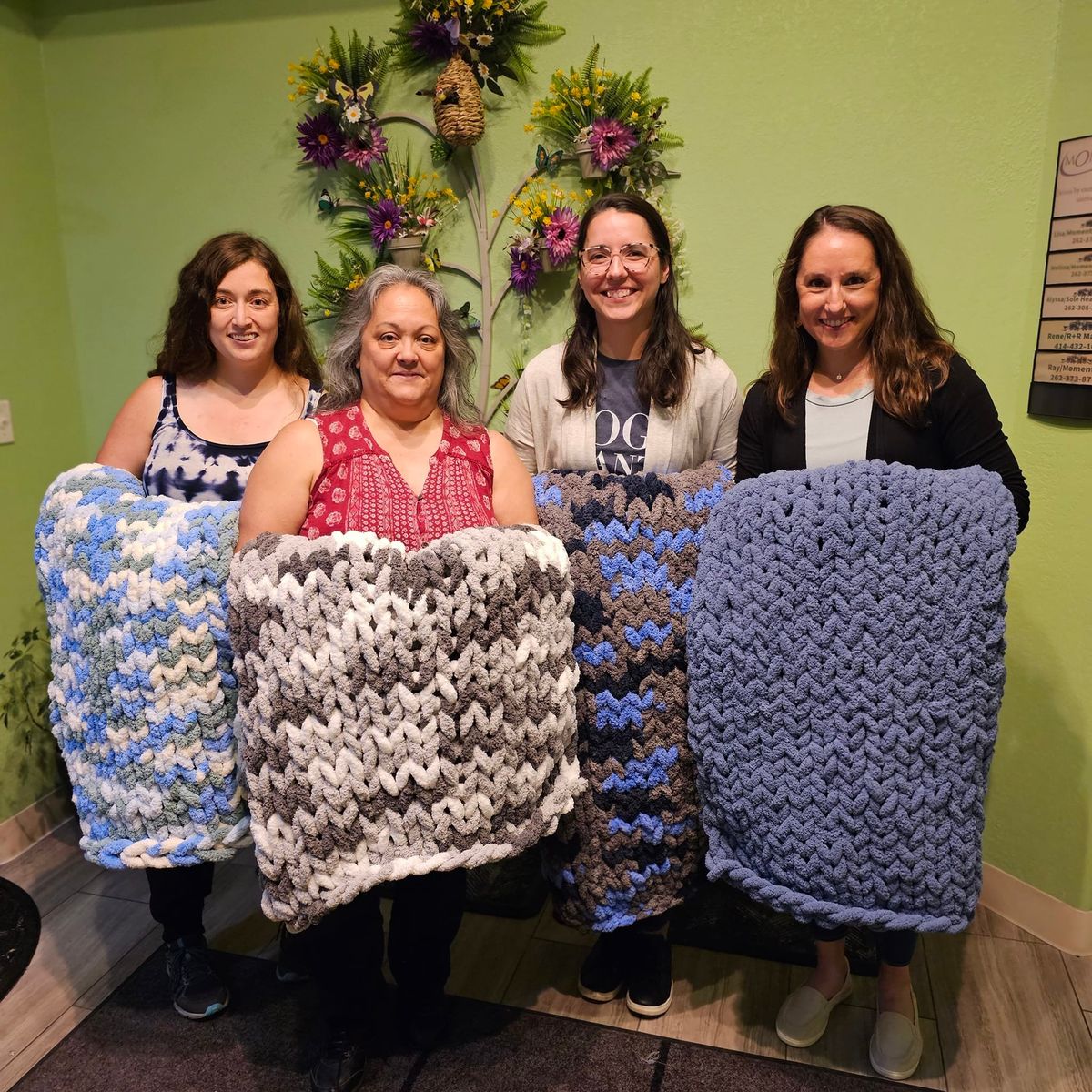 7 SPOTS LEFT! Sept 21- Lake Aire Coffee Bar Chunky Knit Blanket Workshop 