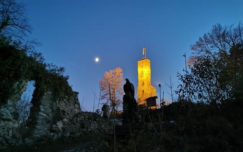 Rauhnacht-Fackelwanderung um L\u00f6wenstein