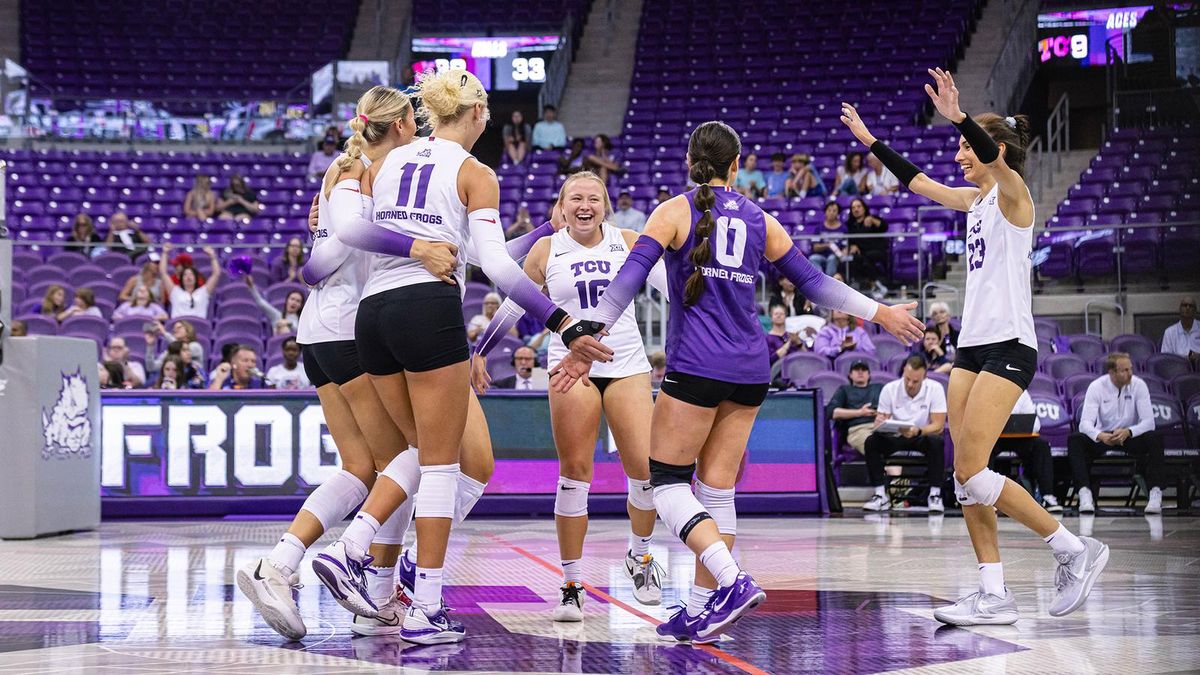 Parking TCU Horned Frogs at Houston Cougars Womens Basketball