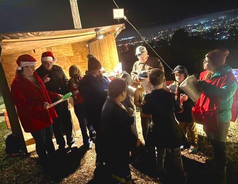 Christmas Eve Caroling at the Shadi Holiday Display in El Cerrito!