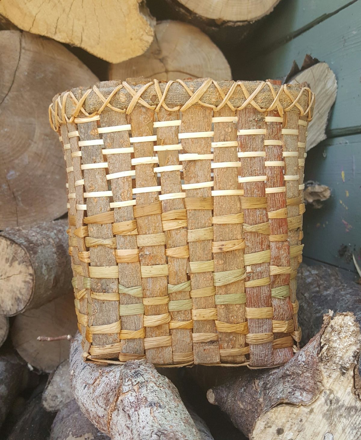 Bark & natural material containers workshop with Clare Revera