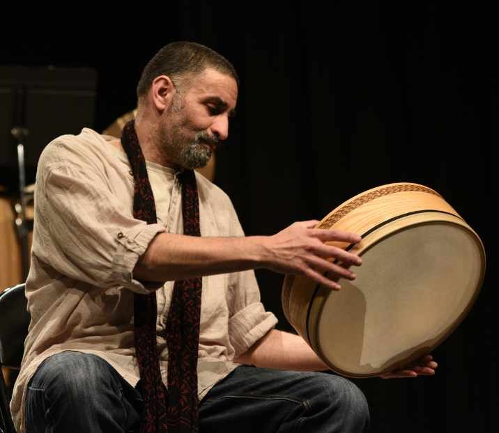 Concert solo "Les Voix du tambour" dans l'Espace Musique du P\u00f4le Culturel de Croix de Neyrat.