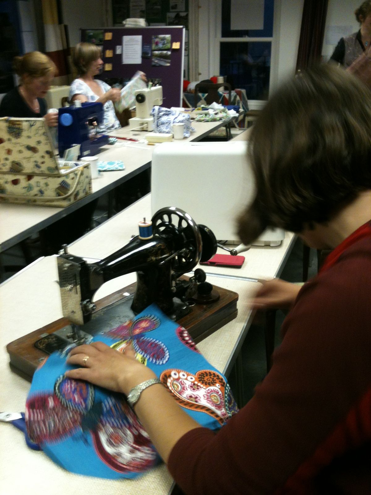 Get to know your sewing machine design and make a tote bag.