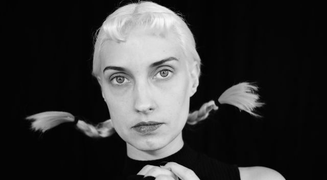 Molly Nilsson \/ Air Waves in Chicago