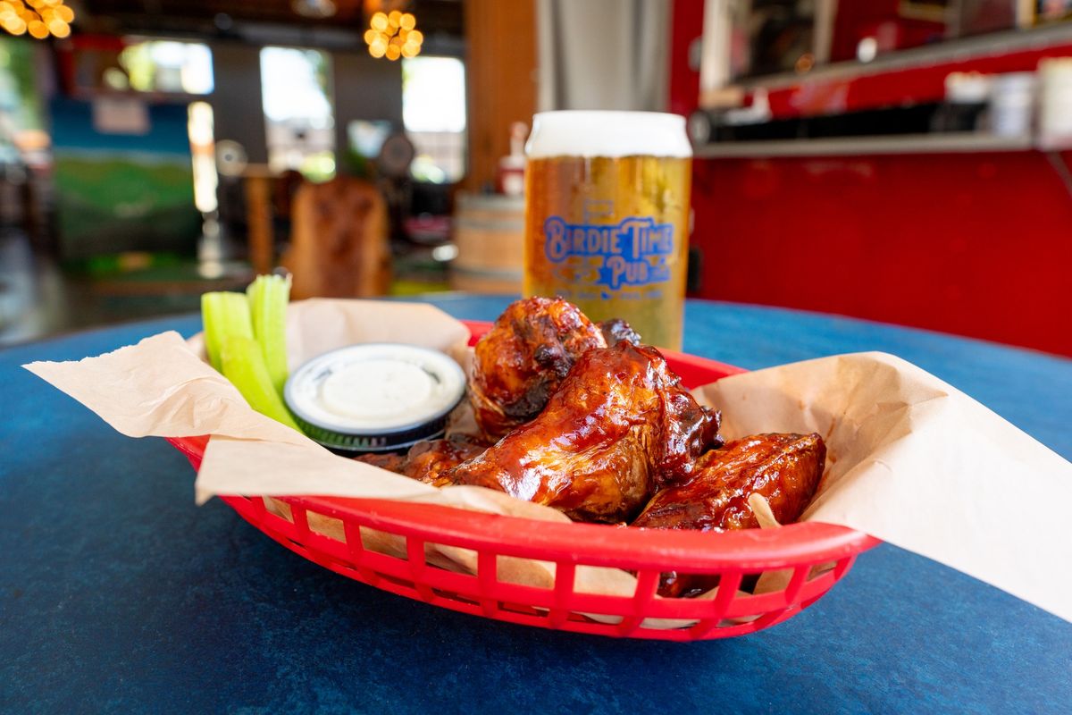 Date Night w\/ Wing & Mingle Specials (2 for 1 mini golf, and half off wings)