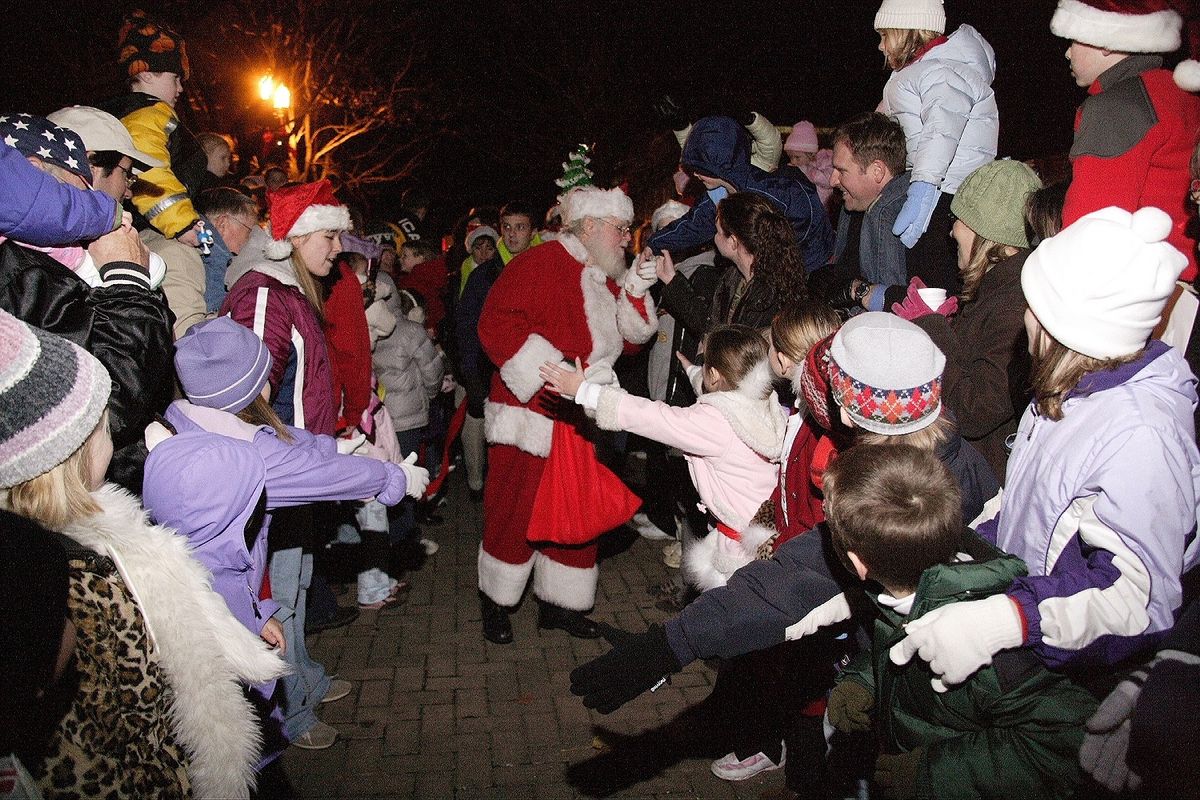 Pictures with Santa at the Rutherford County Courthouse