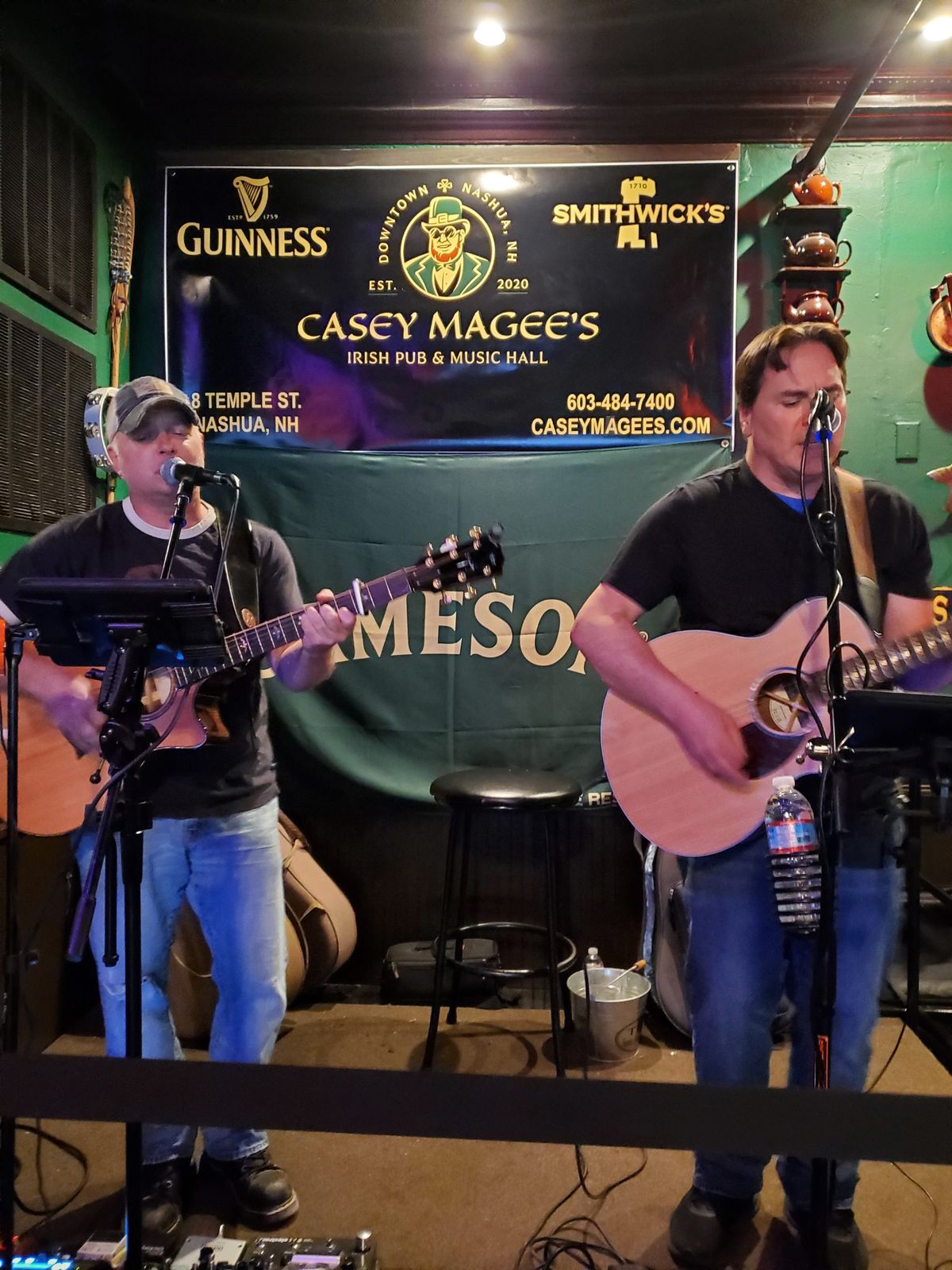 Acoustic Tandem @ Casey Magee's Irish Pub!