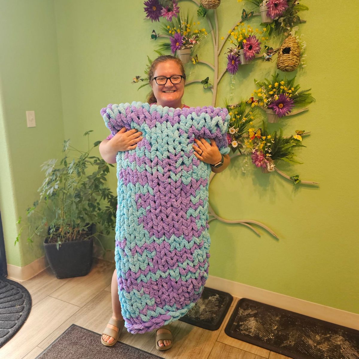 5 spots left! Dec 15th - Antonio's Sports Bar and Grille Chunky Knit Blanket Workshop 